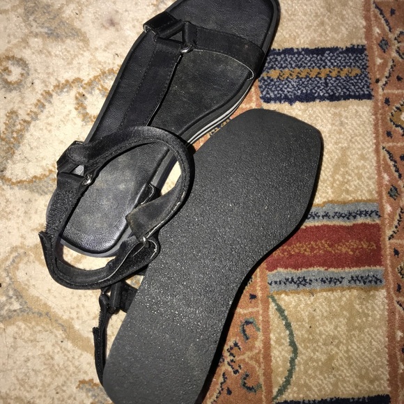 Platform Sandals - Picture 2 of 3